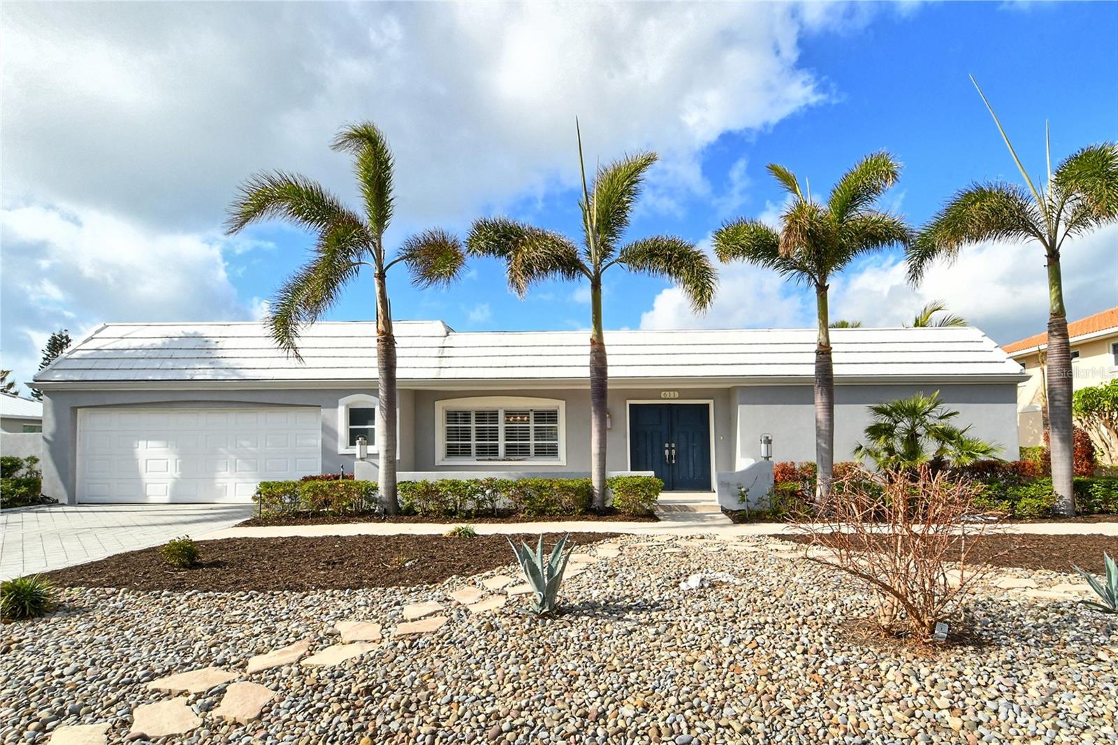 COUNTRY CLUB SHORES - Residential