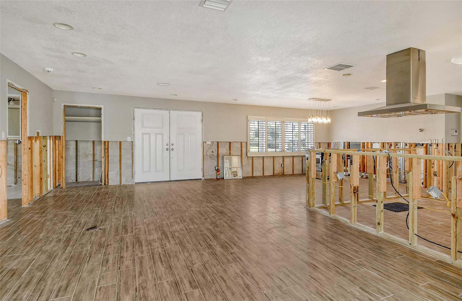 COUNTRY CLUB SHORES - Residential