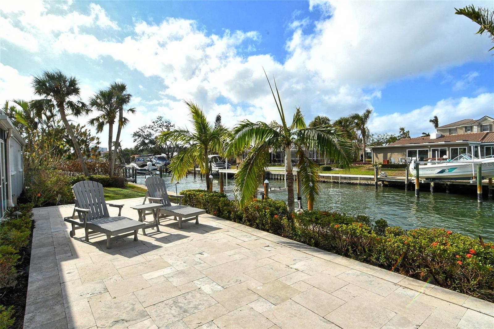 COUNTRY CLUB SHORES - Residential