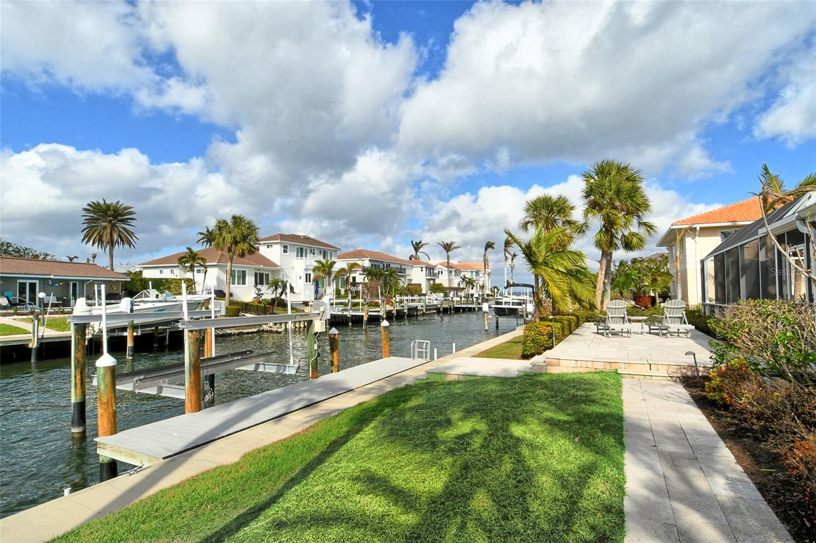 COUNTRY CLUB SHORES - Residential