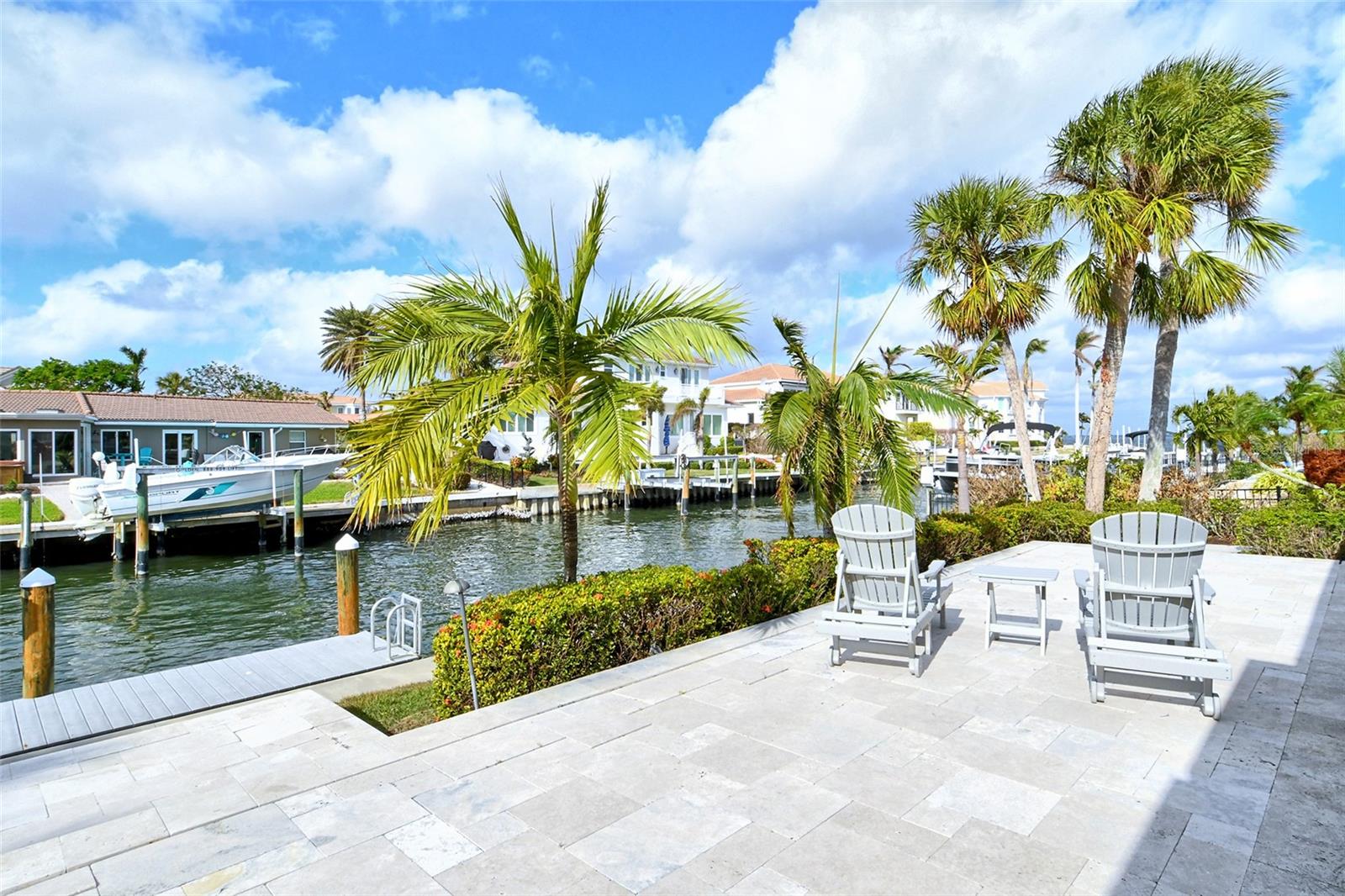 COUNTRY CLUB SHORES - Residential