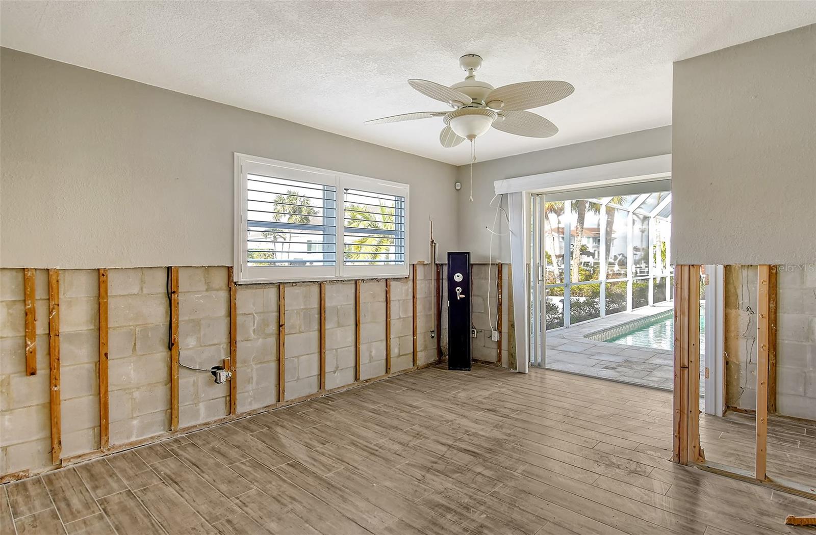 COUNTRY CLUB SHORES - Residential