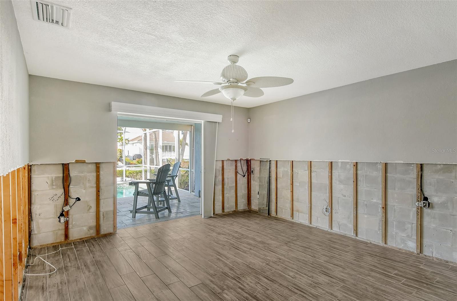 COUNTRY CLUB SHORES - Residential