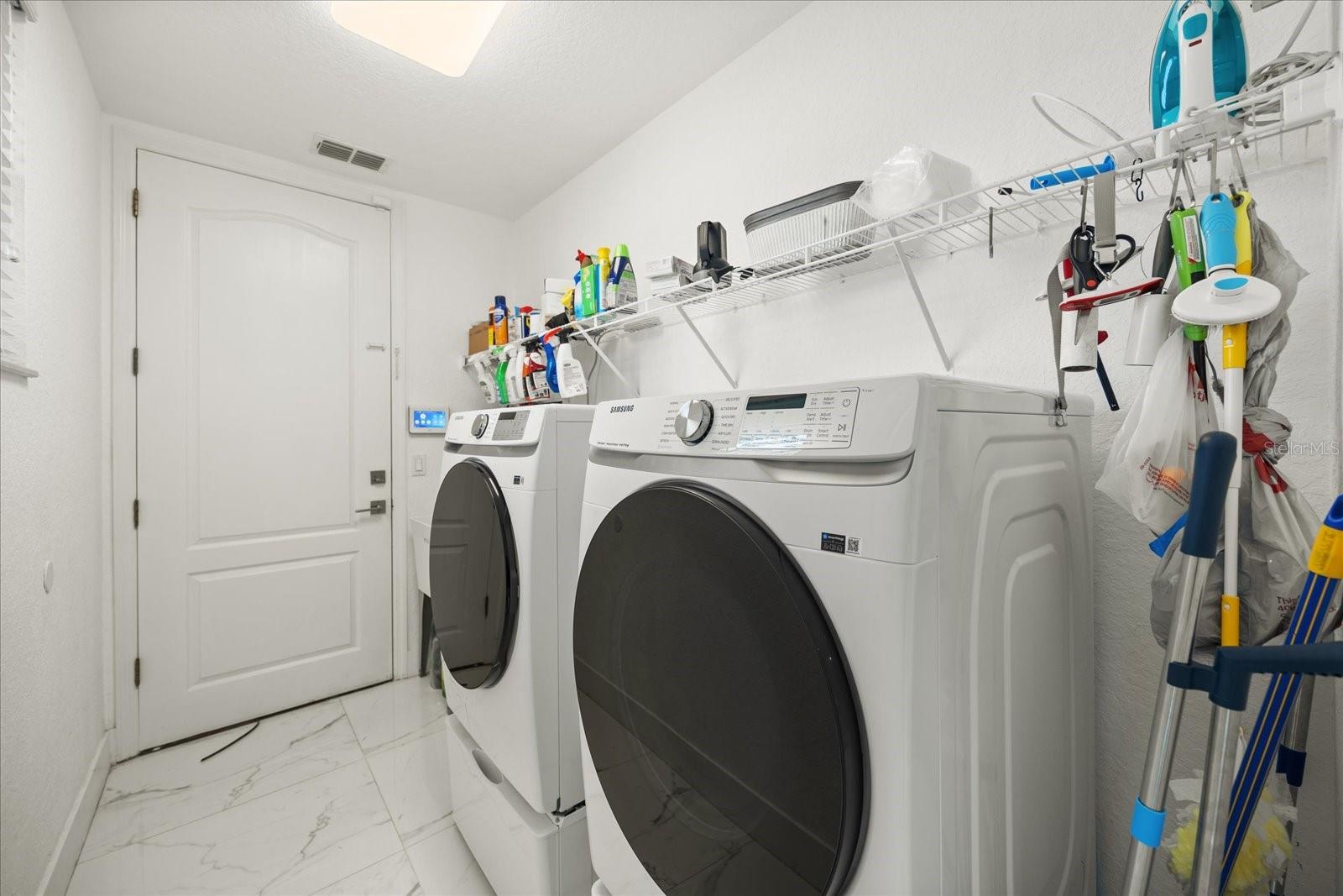 PRESTON SQUARE - Residential