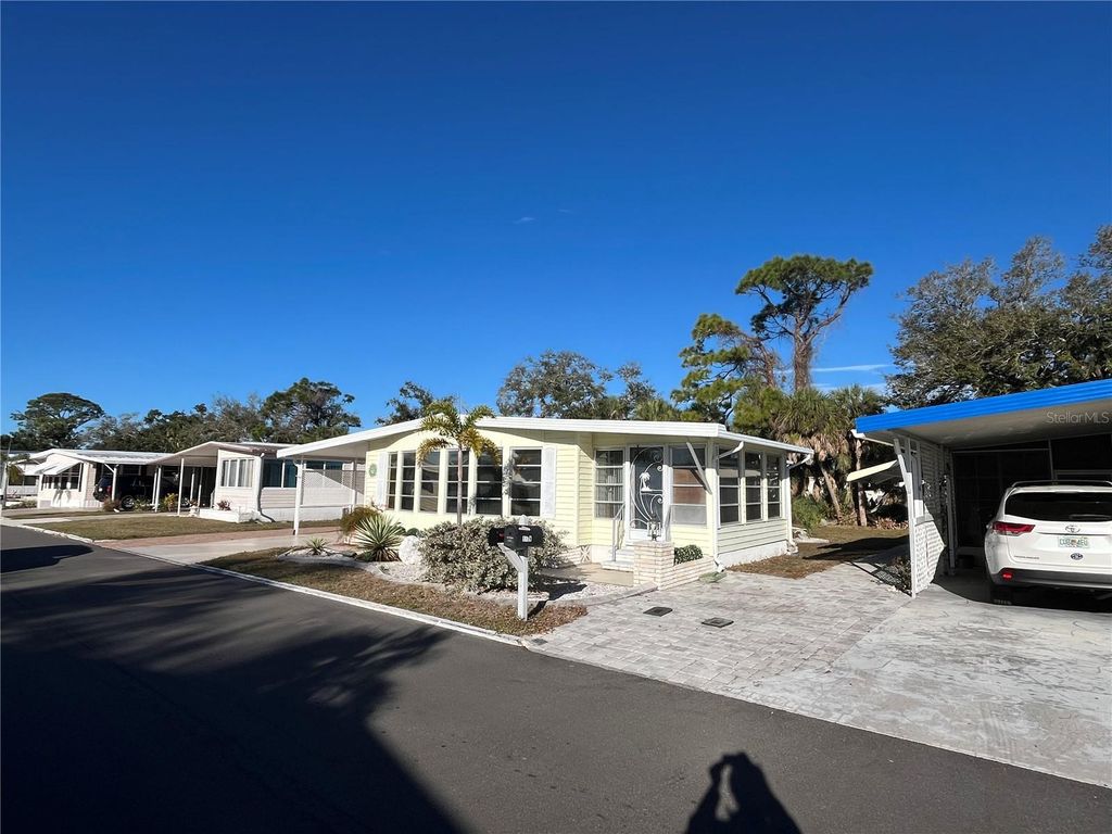 Photo of 511 Cervina Drive N, Venice, FL 34285 (MLS # N6142493)