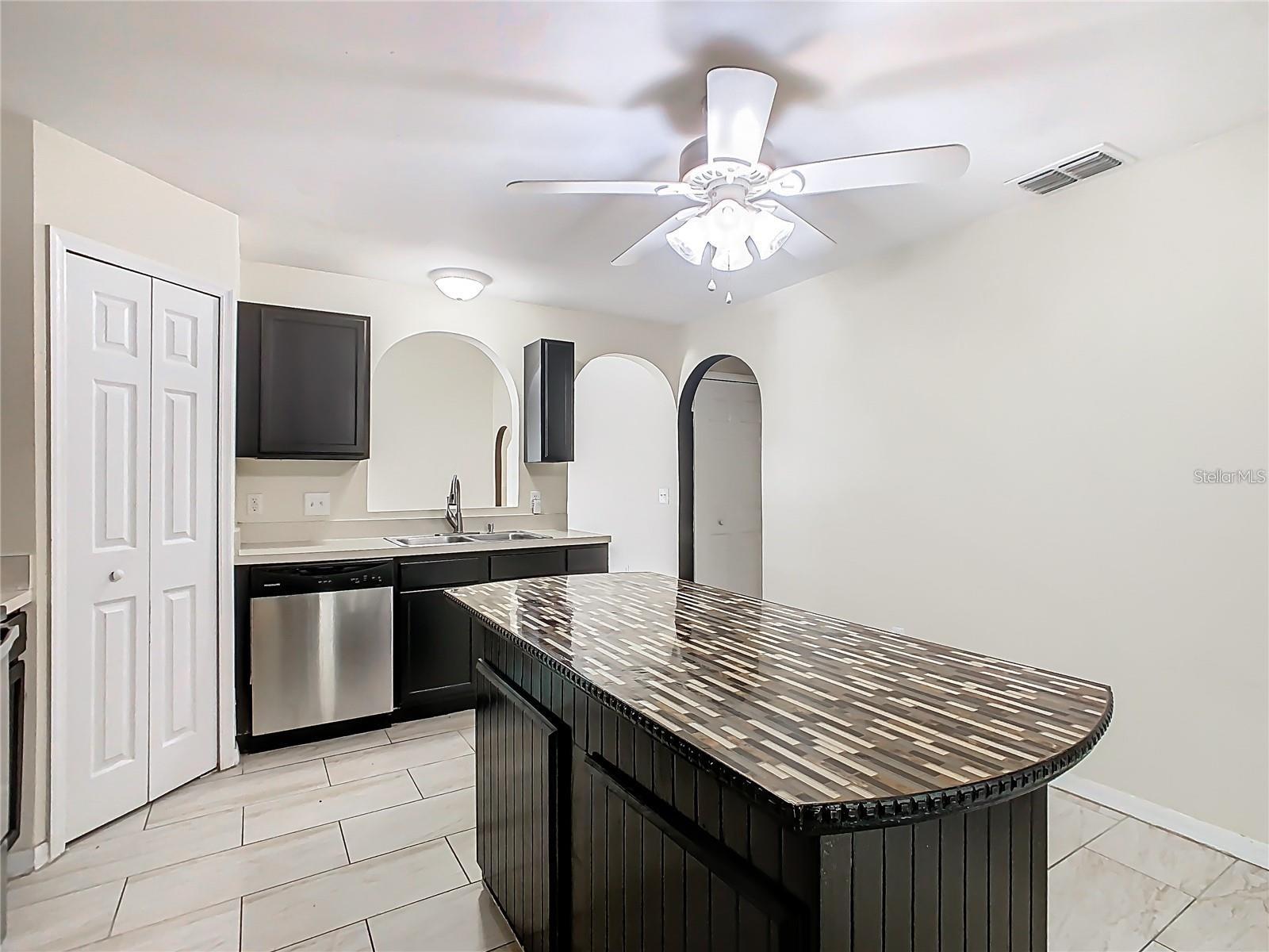 QUEENS COVE PH 04 - Residential