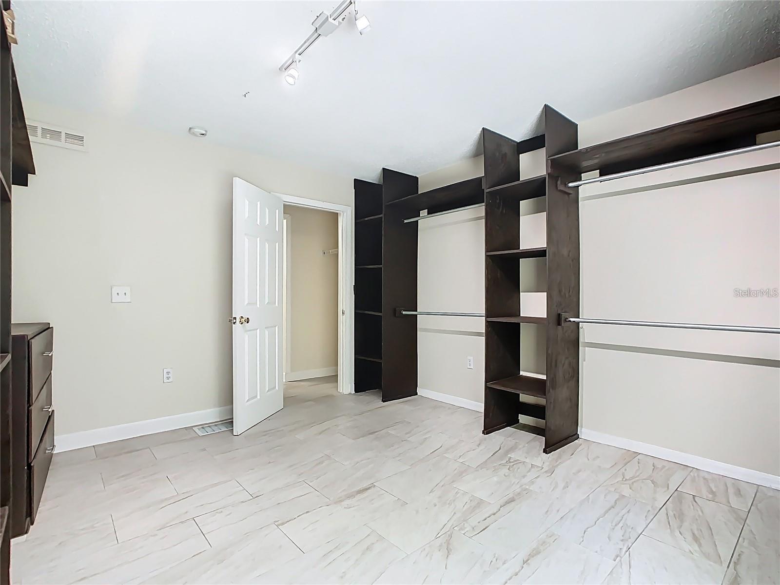 QUEENS COVE PH 04 - Residential