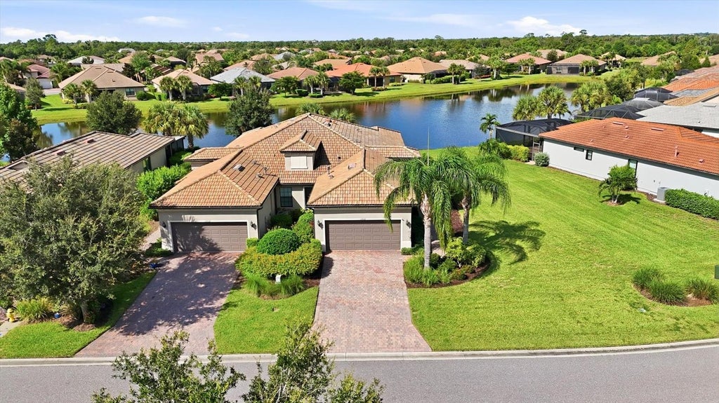 Photo of 17128 Kenton Terrace, Lakewood Ranch, FL 34202 (MLS # A4704039)