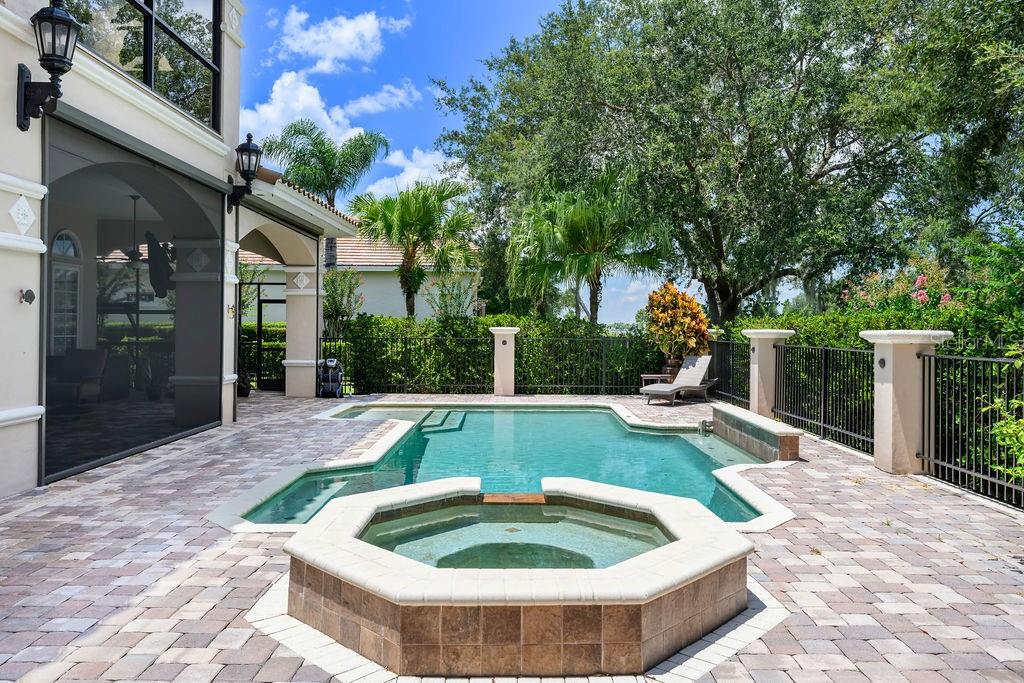 KEENES POINTE - Residential