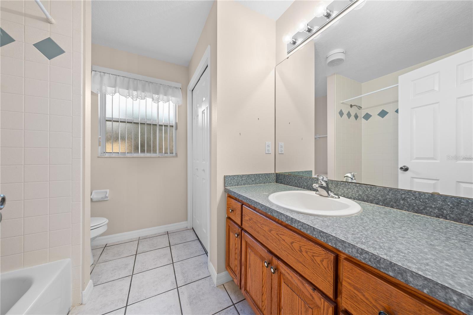 ASHLEY OAKS - Residential