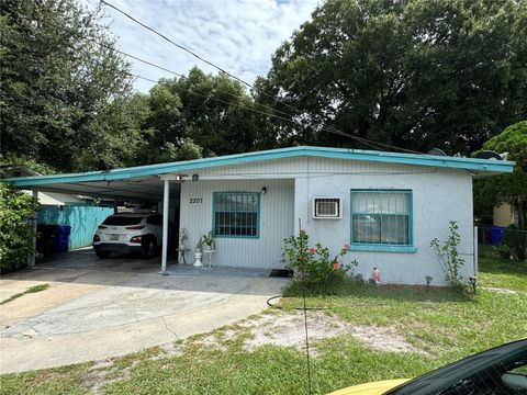 A home in LAKELAND