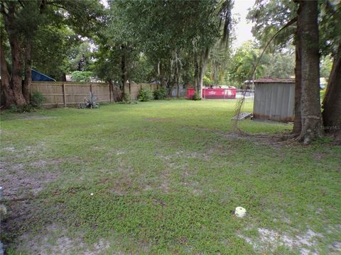 A home in LAKELAND