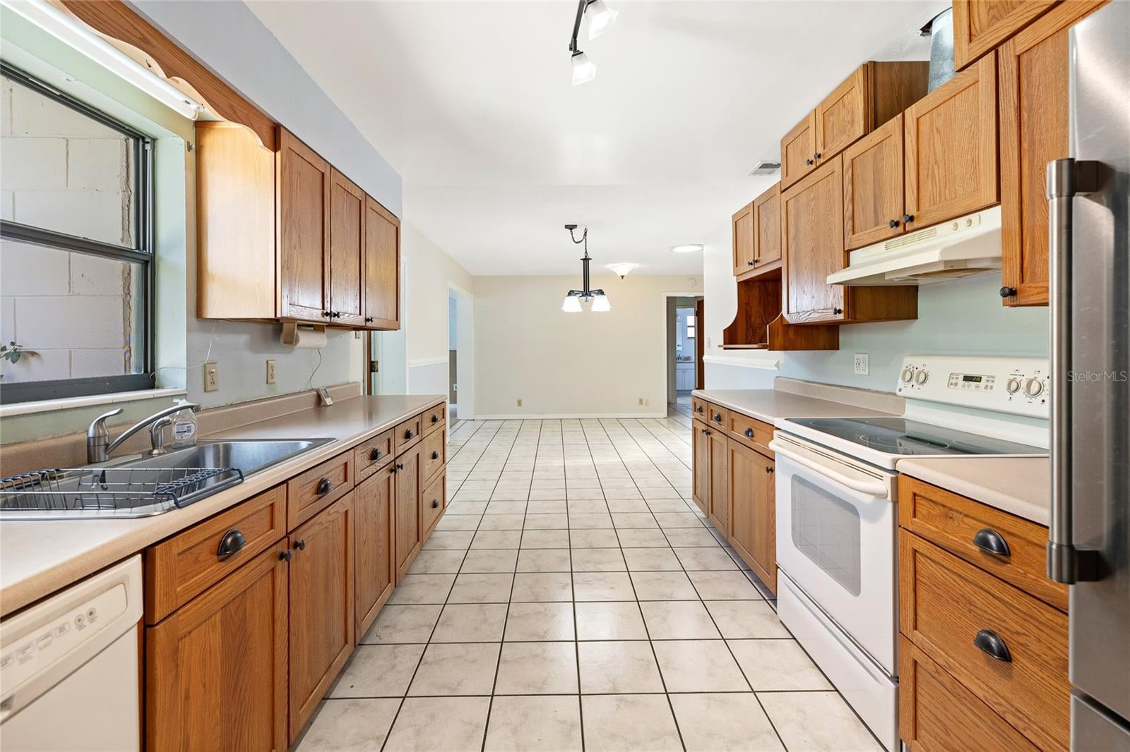 6035 MARY LYNN COURT