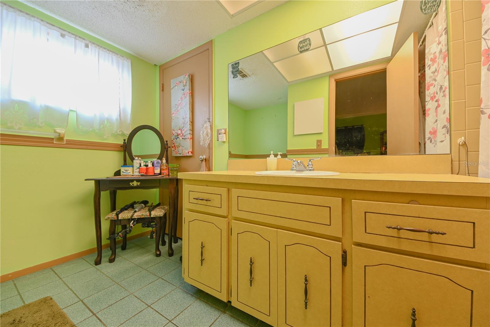 THE LAKES - Residential