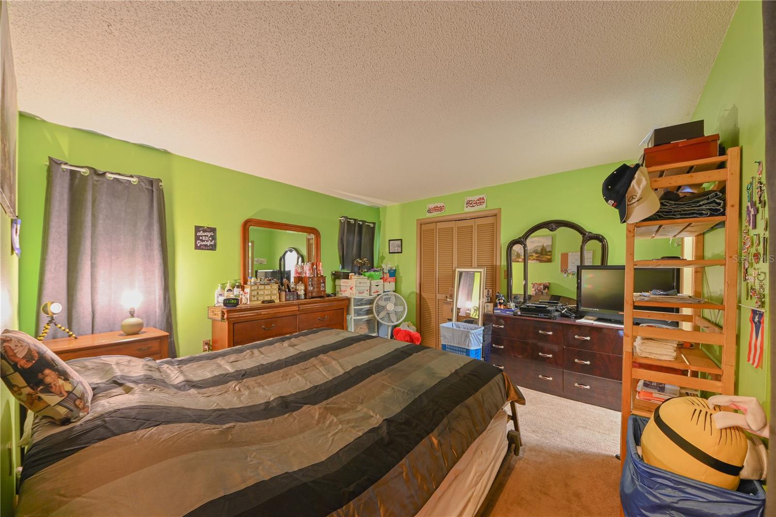 THE LAKES - Residential