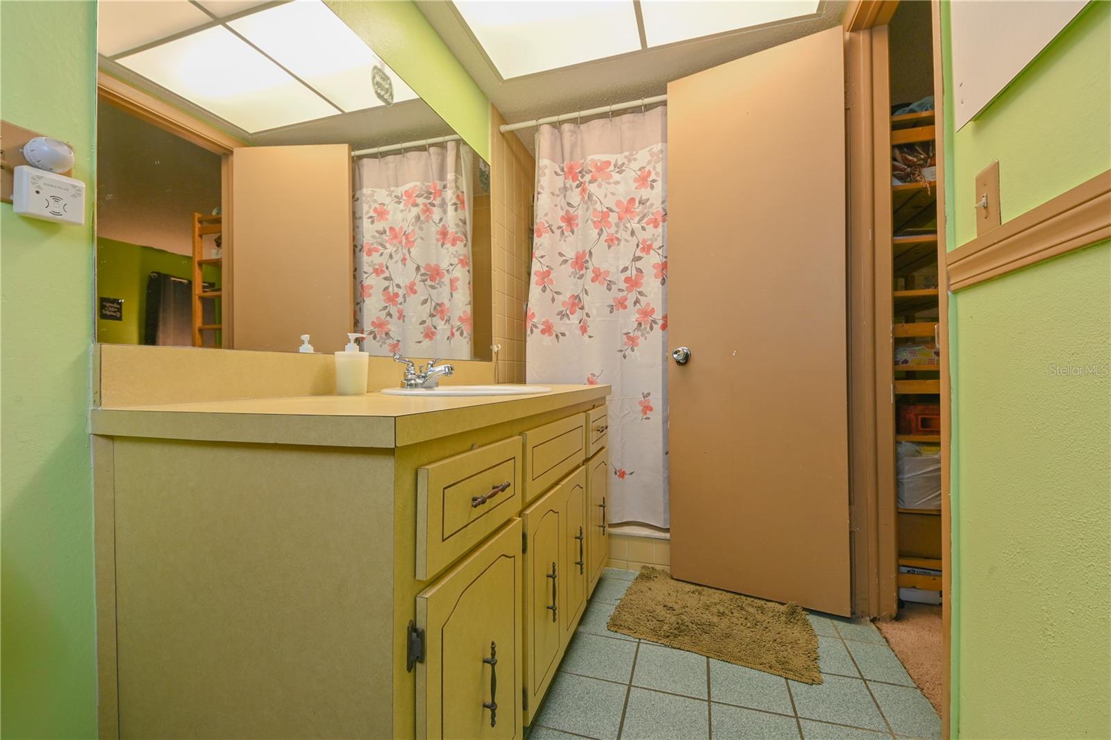 THE LAKES - Residential