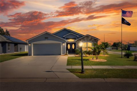 Photo of 820 Overlook Grove Drive, Winter Haven, FL 33884 (MLS # L4958256)