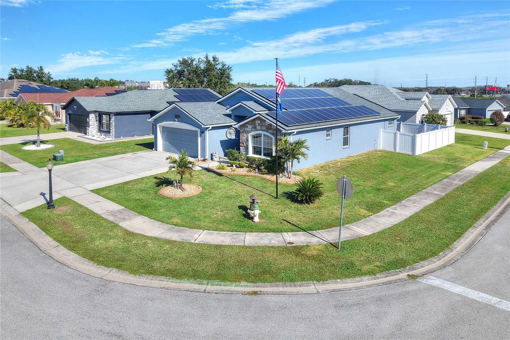 Photo of 820 Overlook Grove Drive, Winter Haven, FL 33884 (MLS # L4958256)