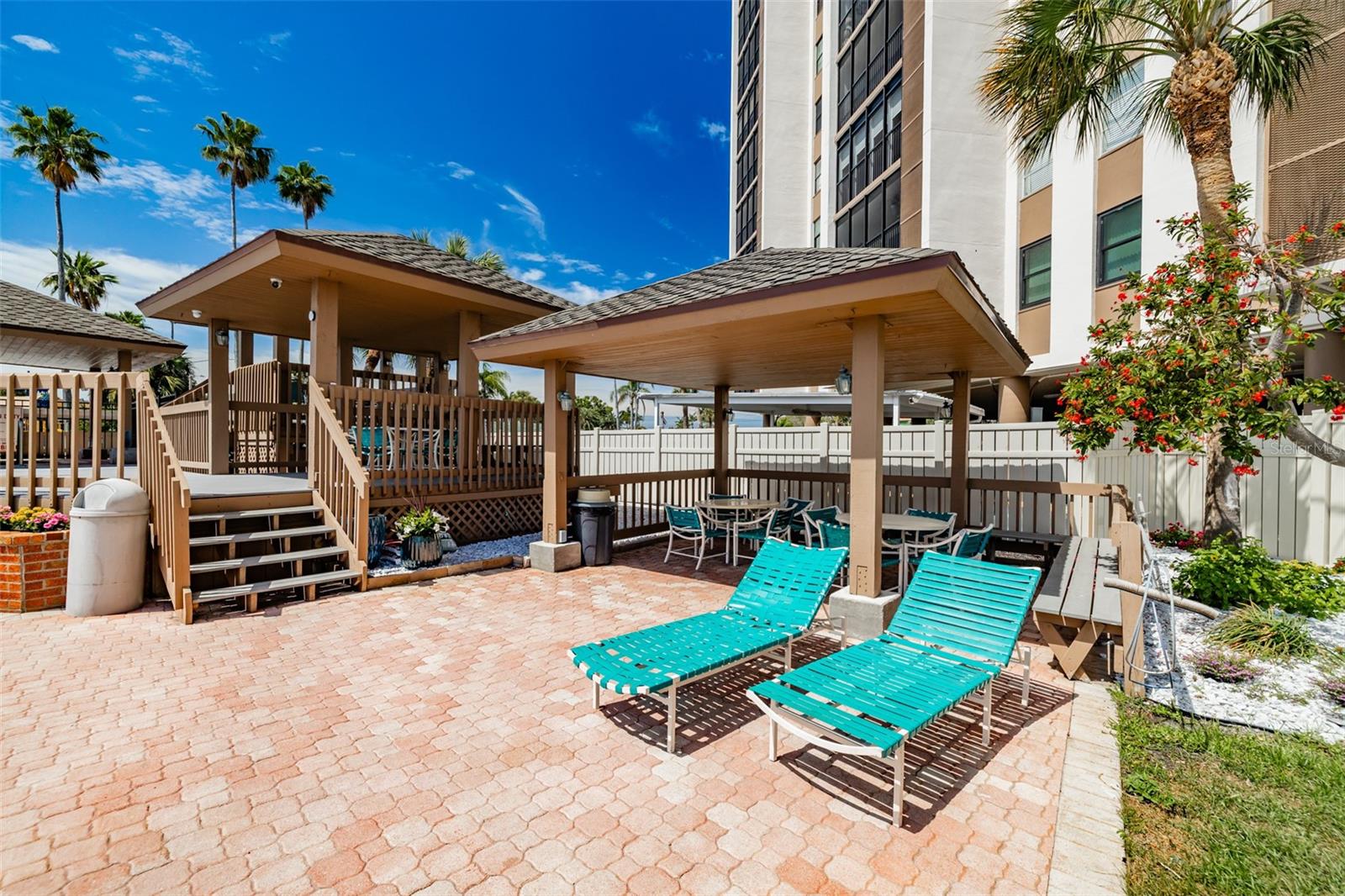 PARADISE ISLAND TOWERS CONDO - Residential