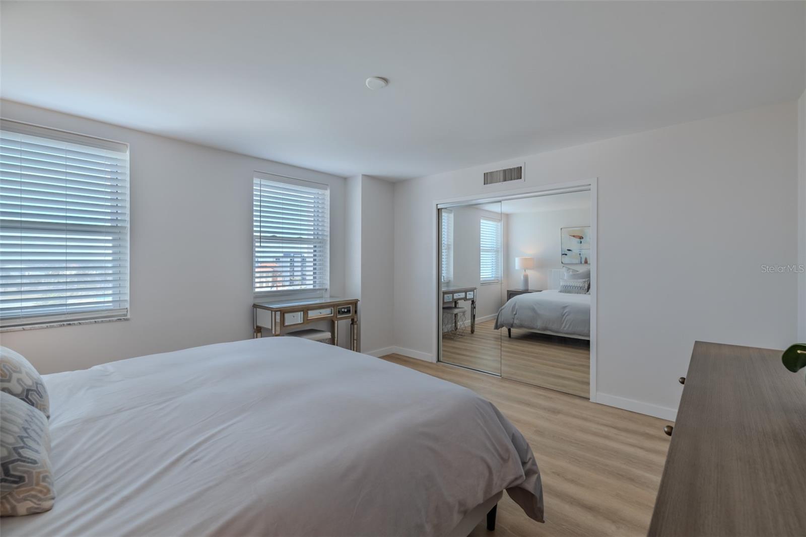 PARADISE ISLAND TOWERS CONDO - Residential