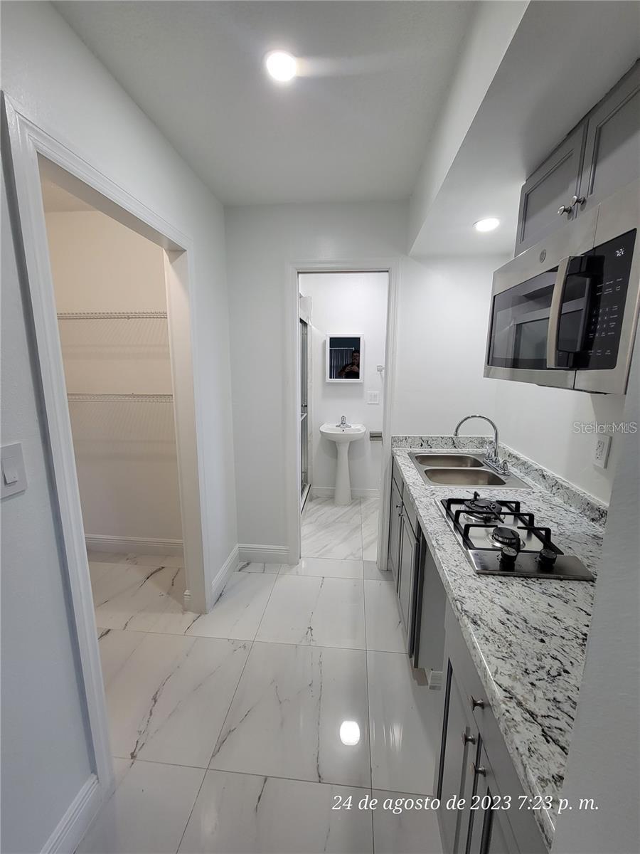 PRESIDENTIAL MANOR - Residential