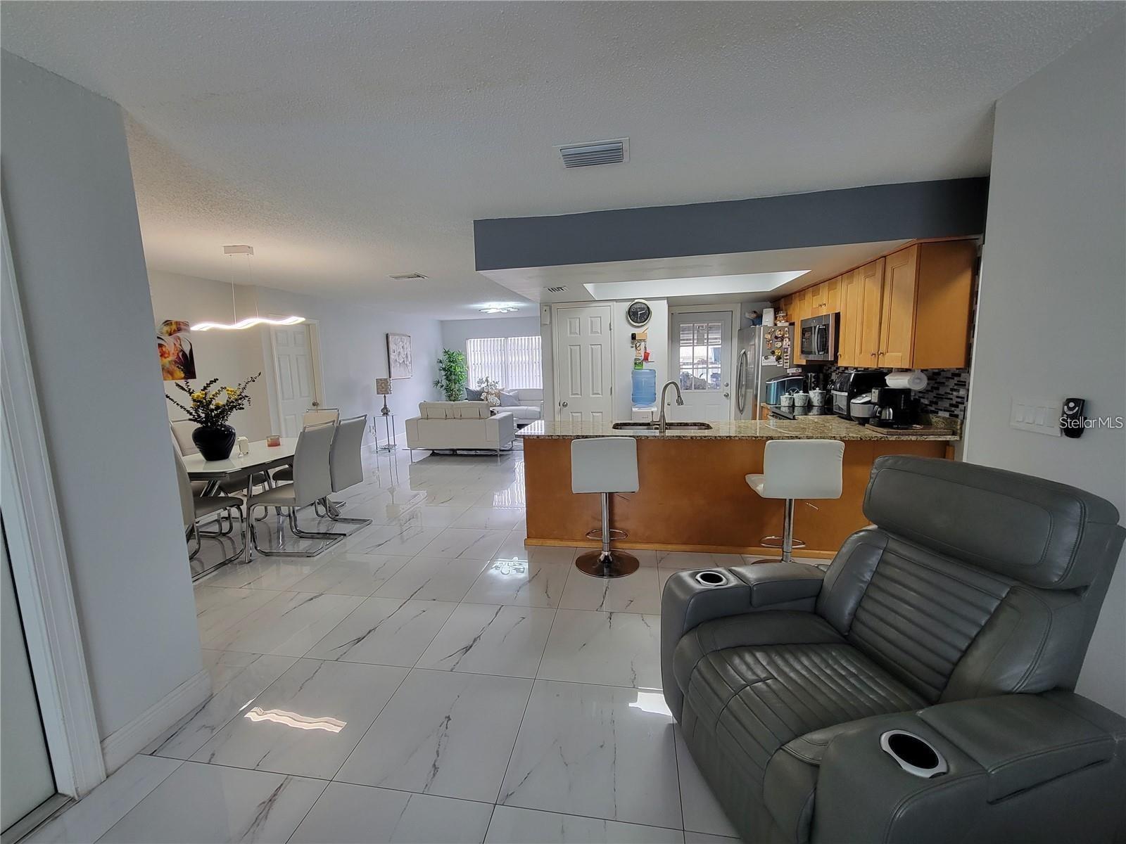 PRESIDENTIAL MANOR - Residential