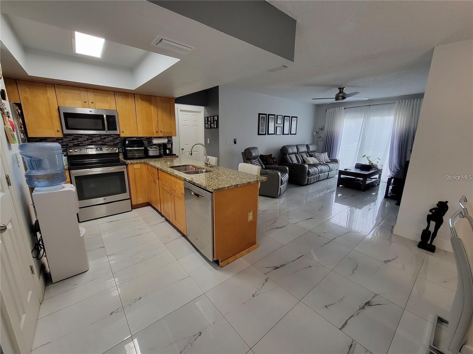 PRESIDENTIAL MANOR - Residential