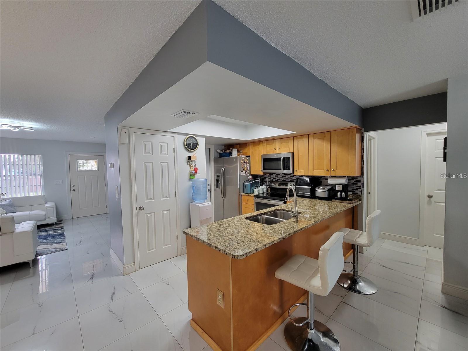 PRESIDENTIAL MANOR - Residential