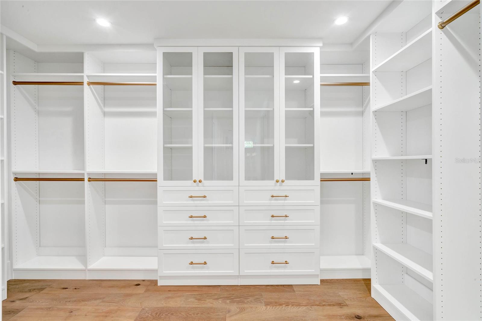 ALBERTA PLACE - Residential