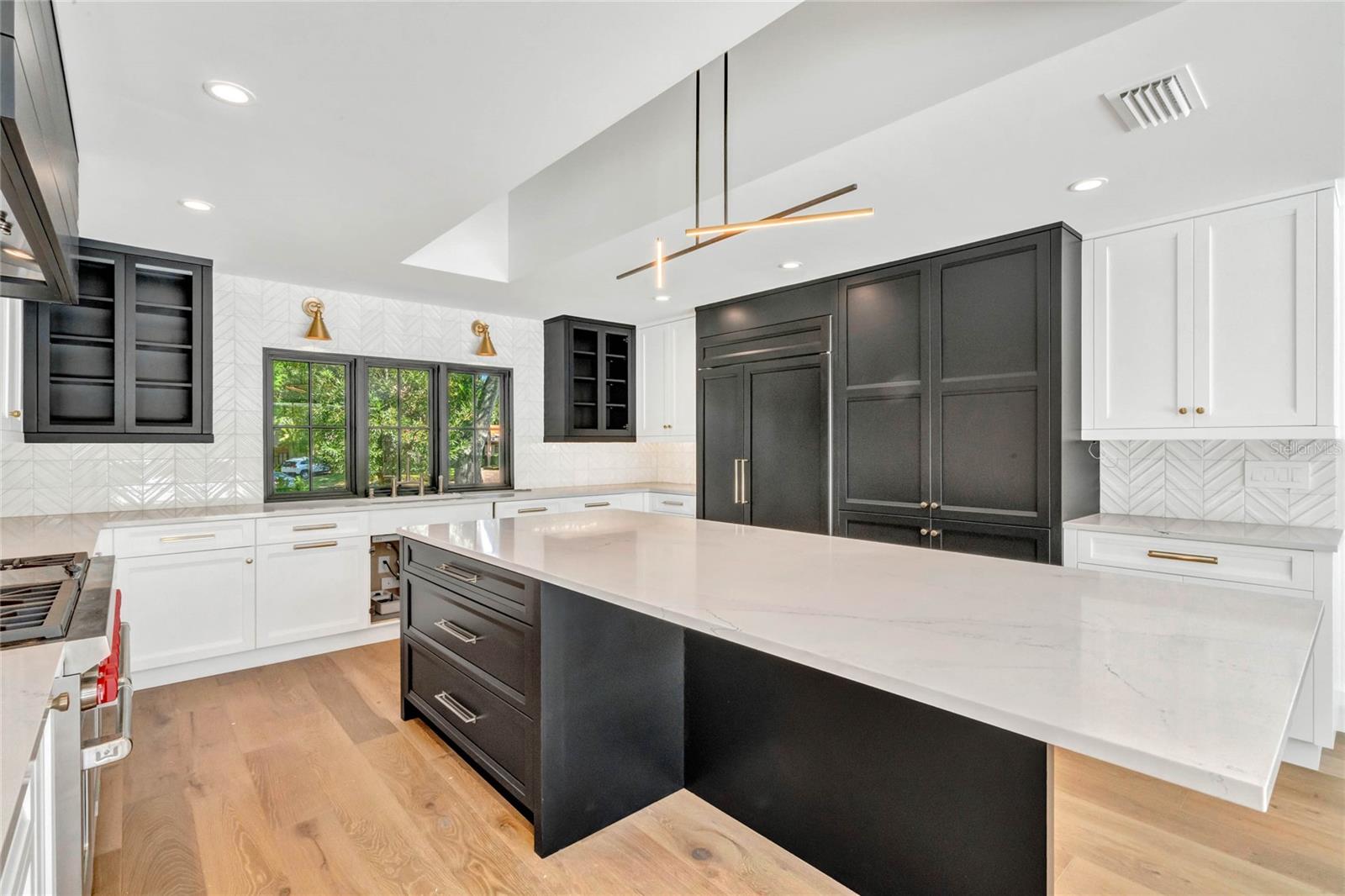 ALBERTA PLACE - Residential