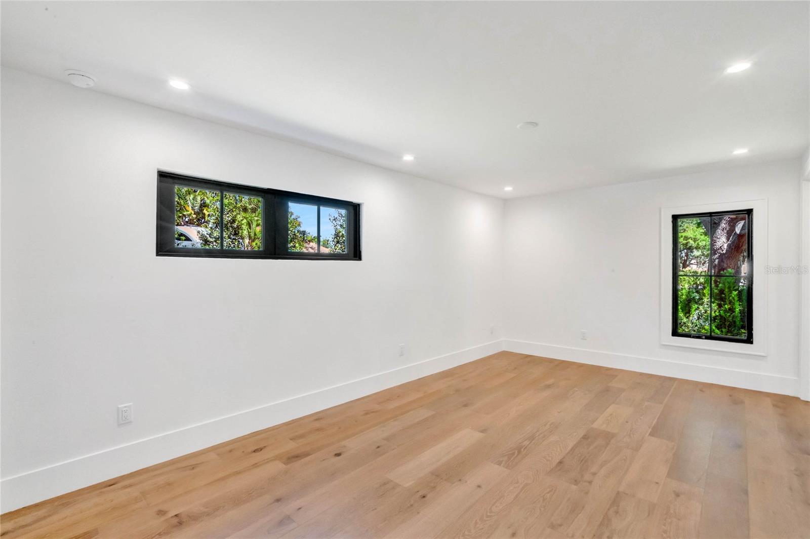 ALBERTA PLACE - Residential