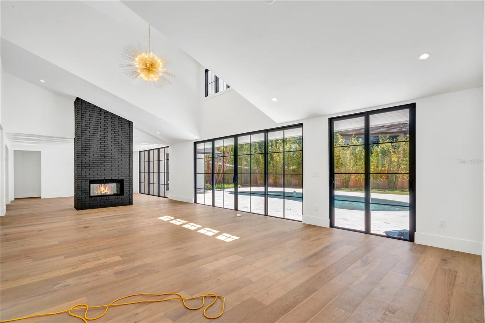 ALBERTA PLACE - Residential