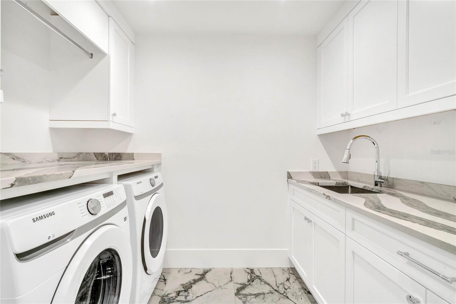 ALBERTA PLACE - Residential