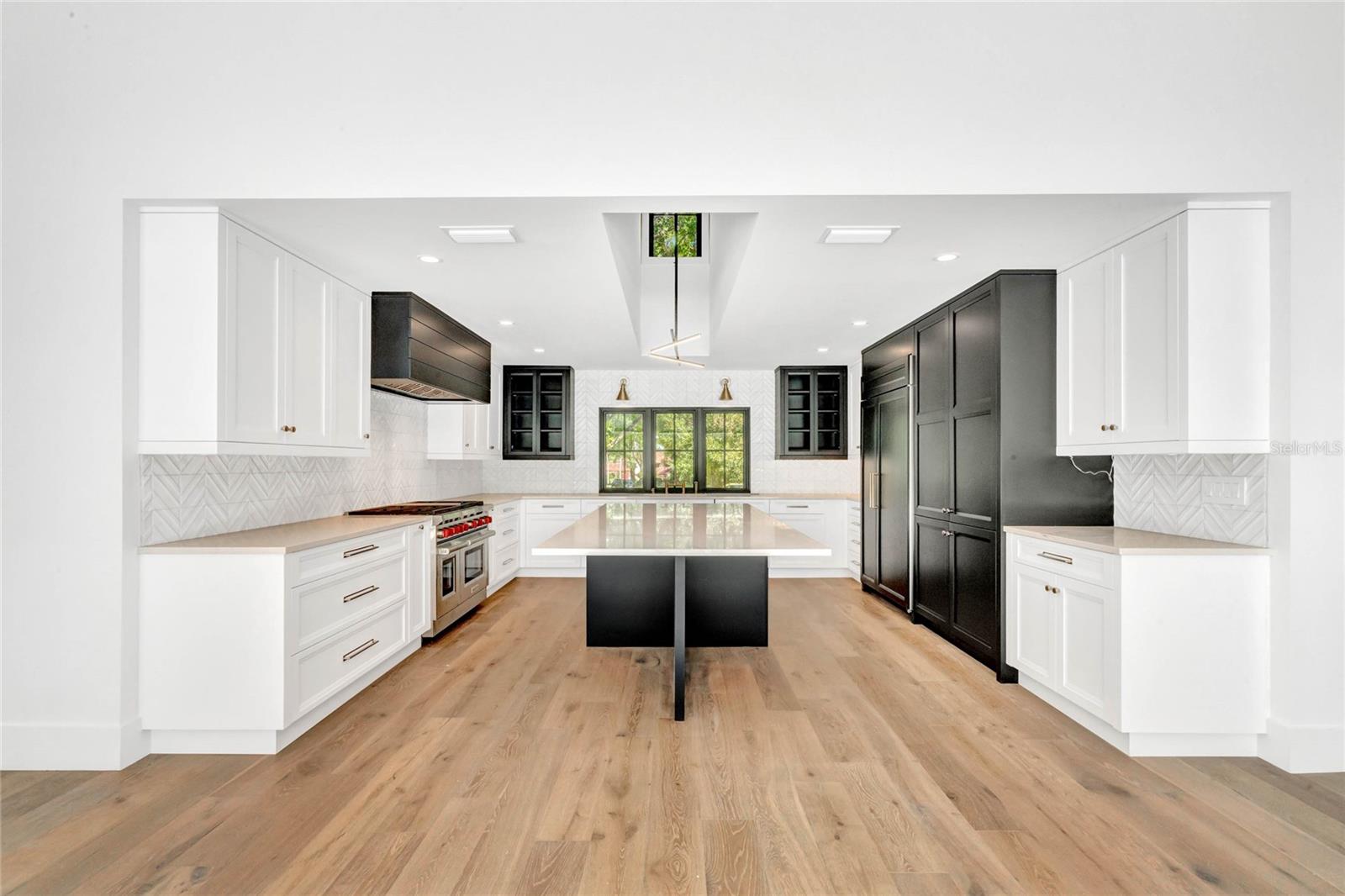 ALBERTA PLACE - Residential