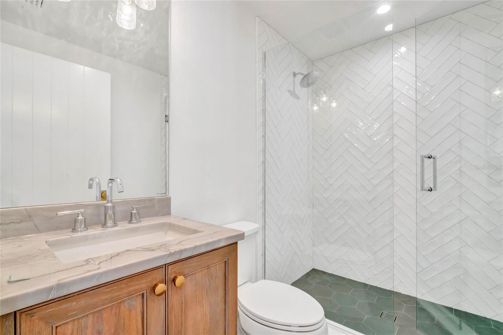 ALBERTA PLACE - Residential