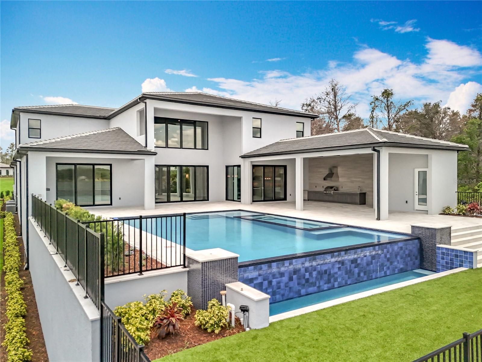15121 PENDIO DRIVE