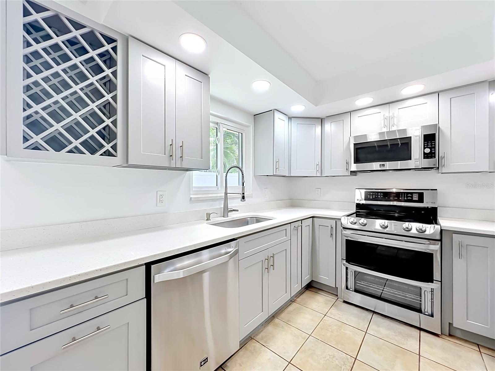 MOSS POINTE - Residential