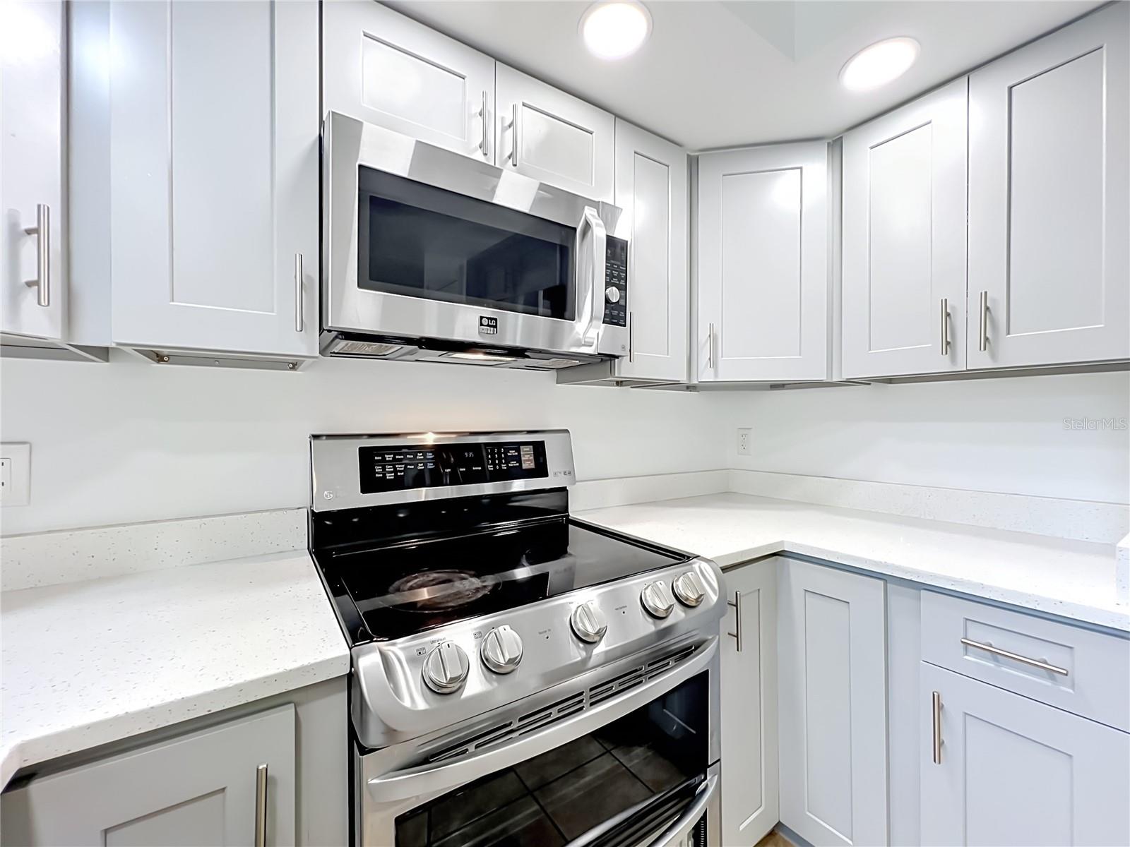 MOSS POINTE - Residential