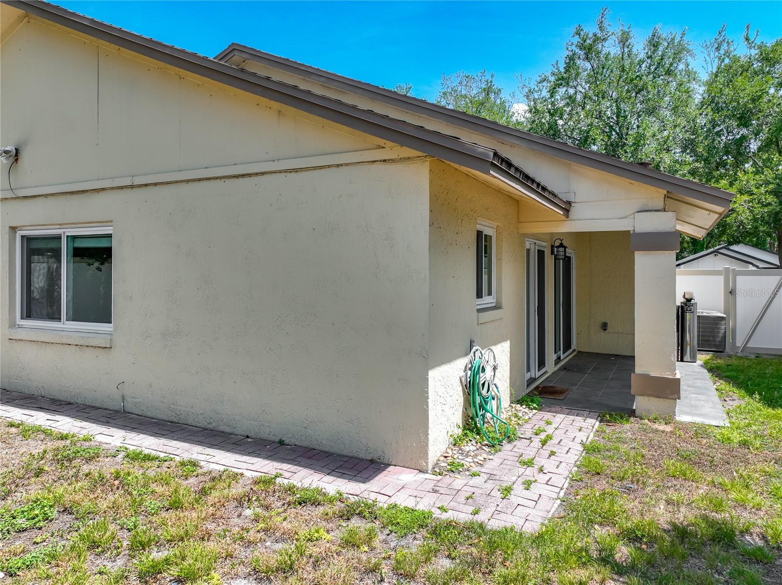 MOSS POINTE - Residential