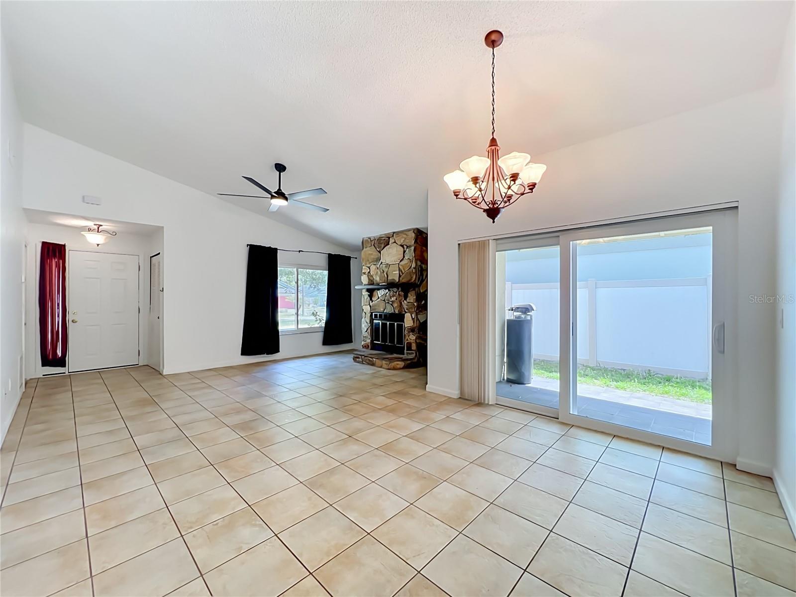 MOSS POINTE - Residential