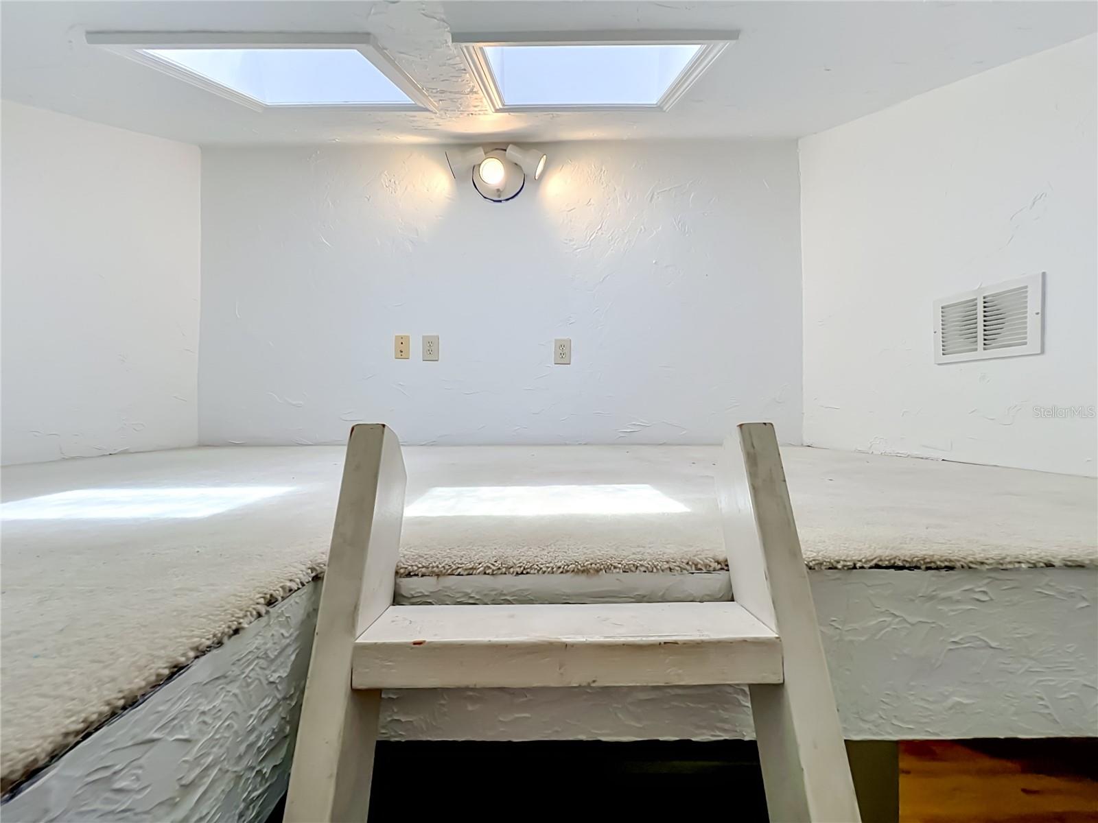 MOSS POINTE - Residential