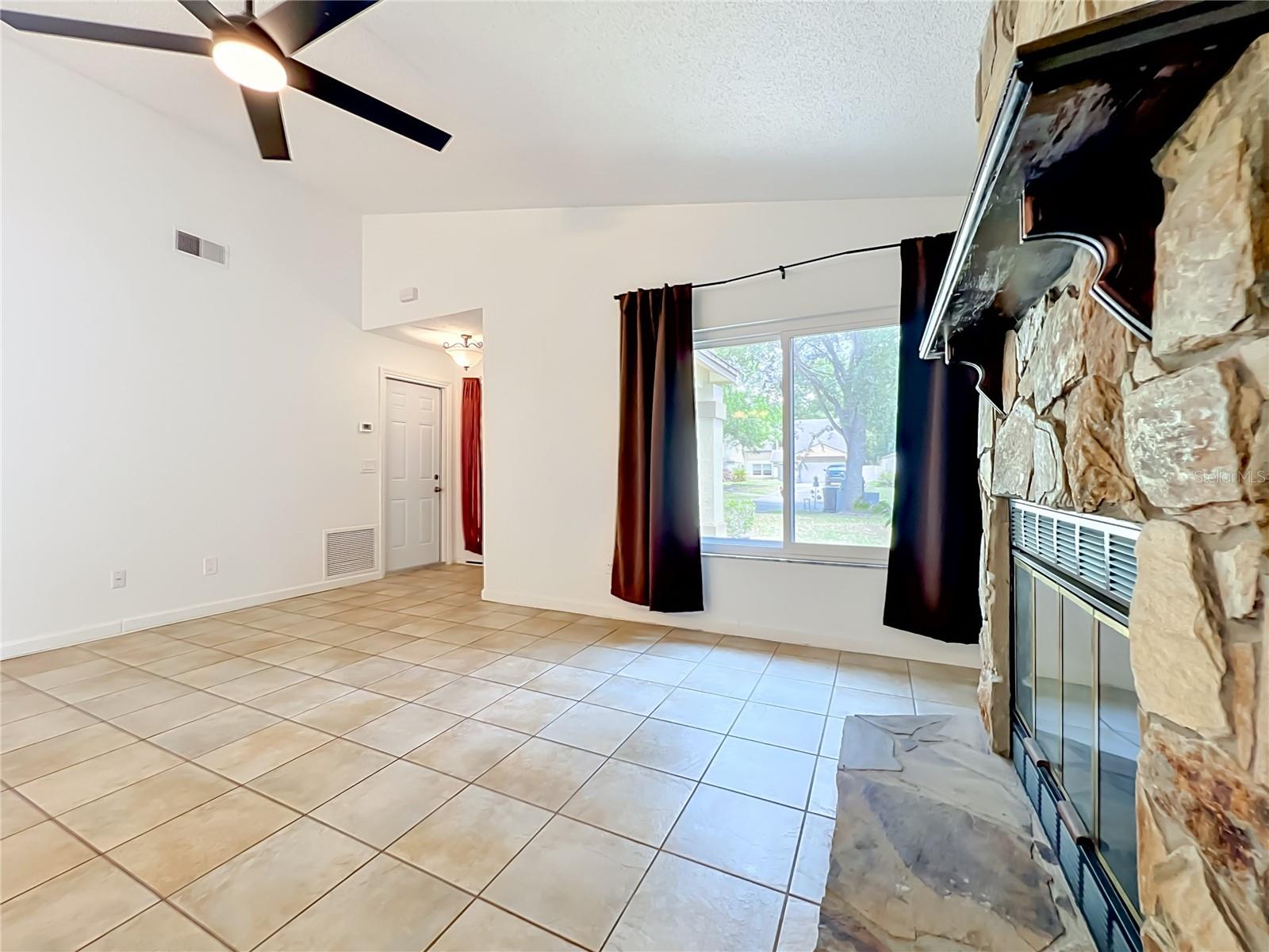 MOSS POINTE - Residential