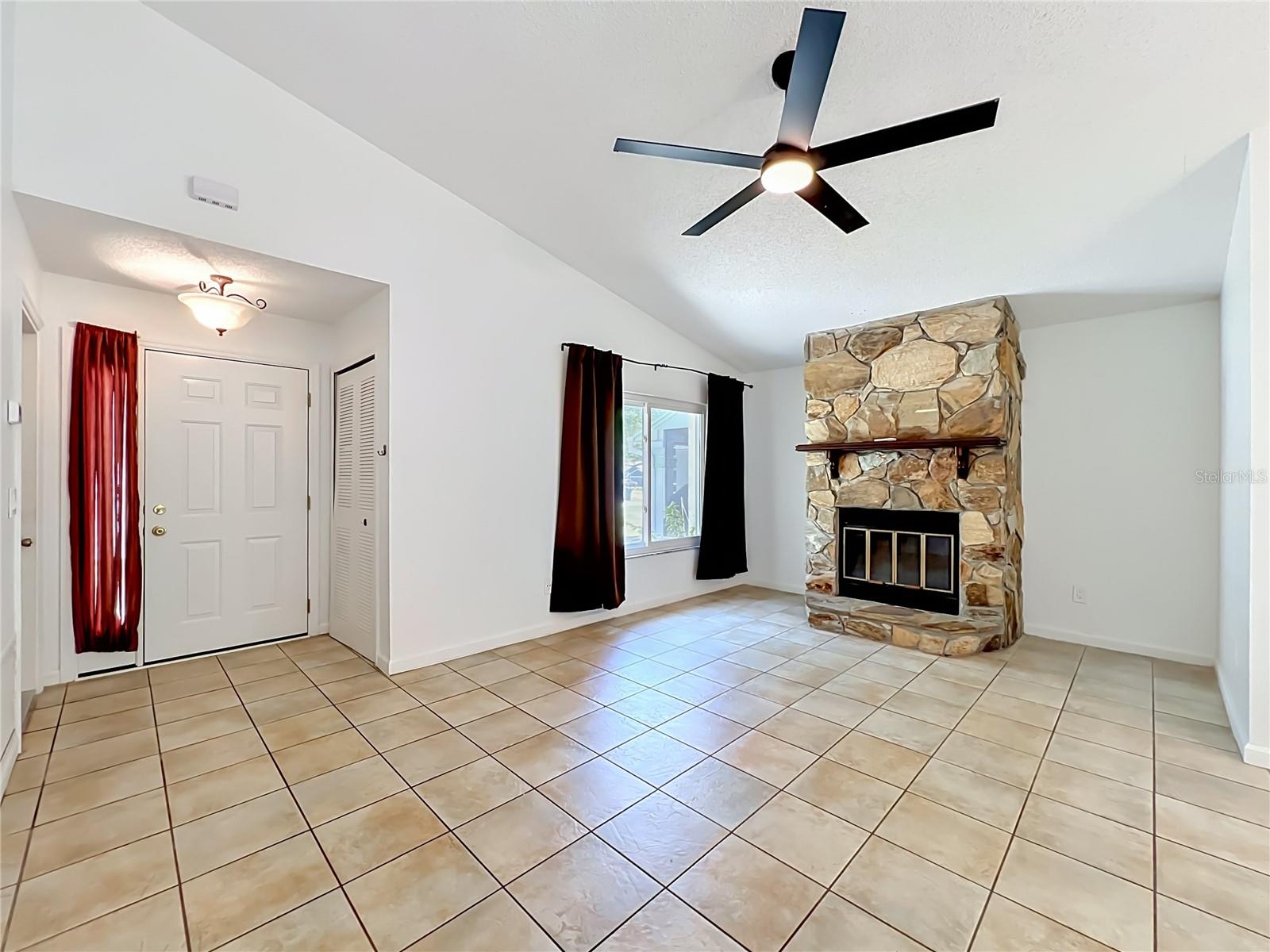 MOSS POINTE - Residential