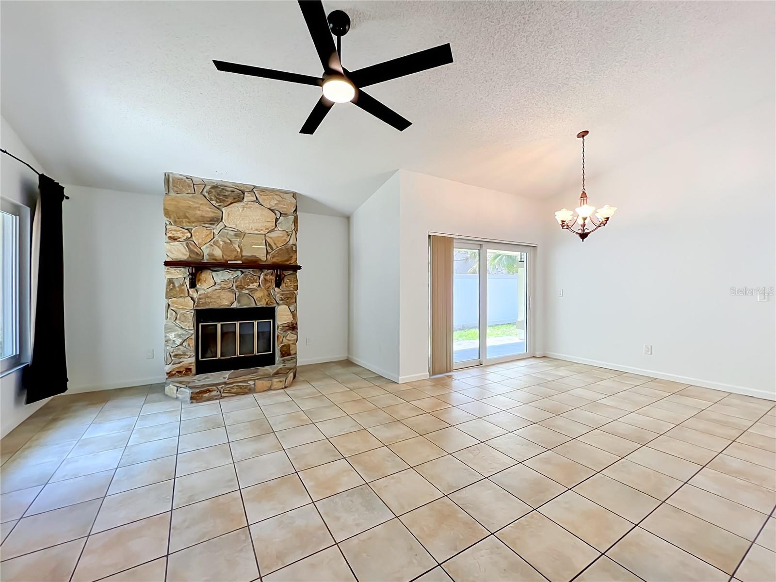 MOSS POINTE - Residential