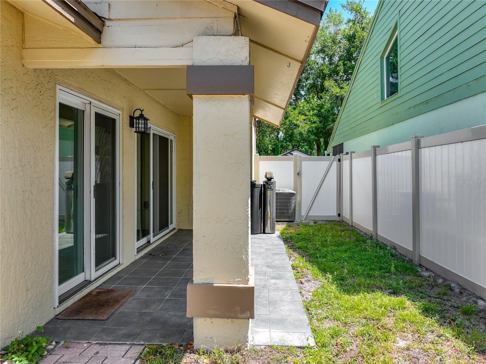 MOSS POINTE - Residential