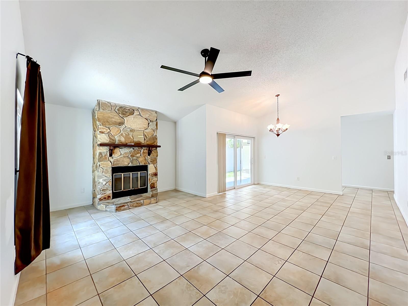 MOSS POINTE - Residential