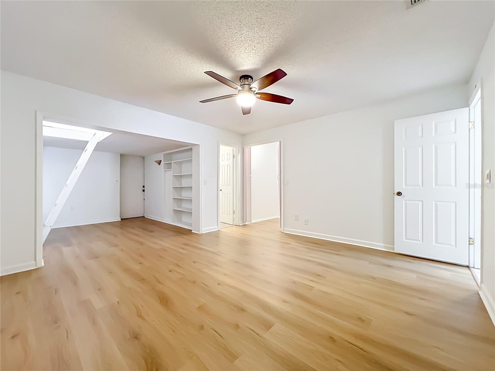MOSS POINTE - Residential