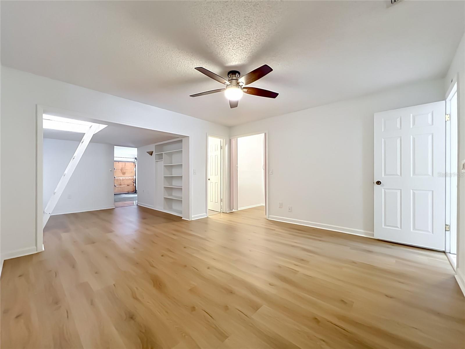MOSS POINTE - Residential