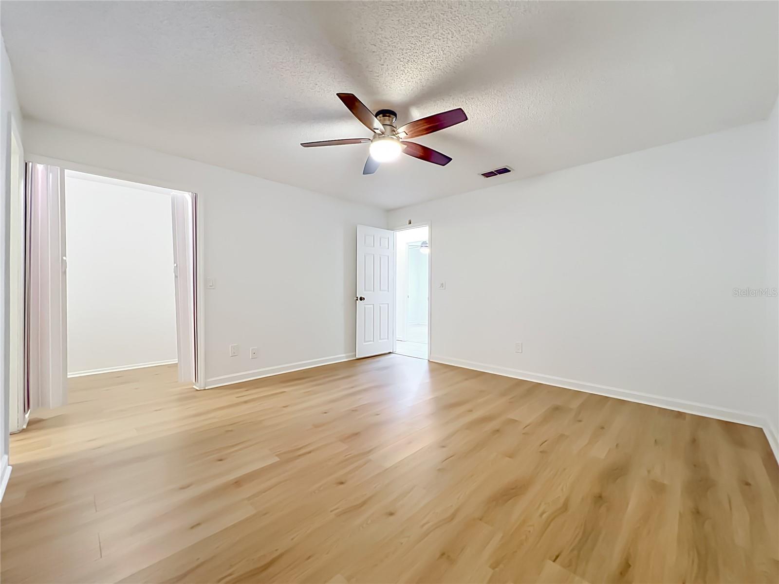 MOSS POINTE - Residential