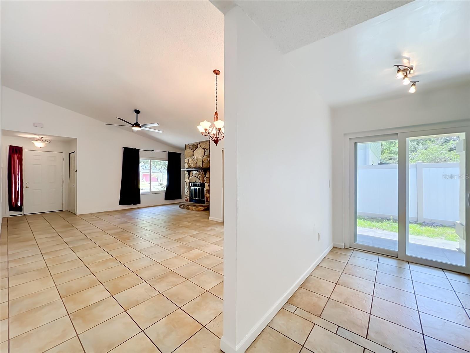 MOSS POINTE - Residential